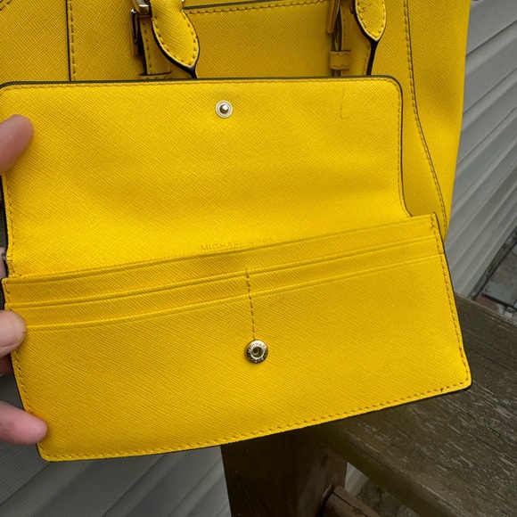 Michael Kors NWOT Studded Ciara satchel with matching Wallet - Picture 10 of 10